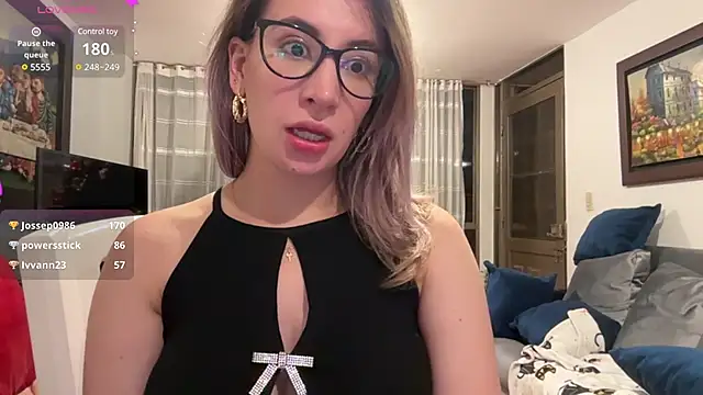 Gabby cruz  online show from 12.13.24