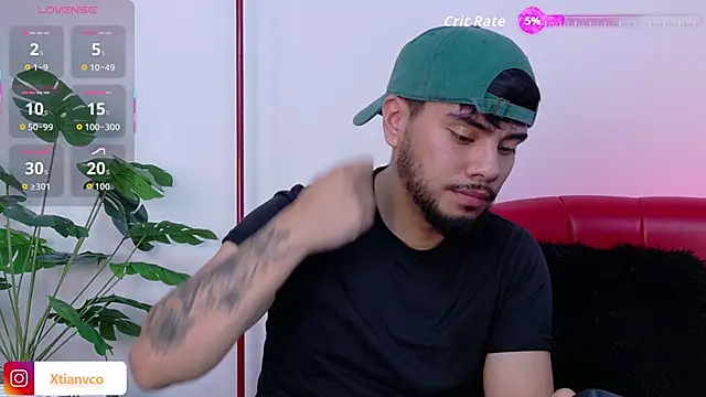 Snapshot of Tommidubois chatting on 10.29.25 Tommidubois online show from 10.29.25