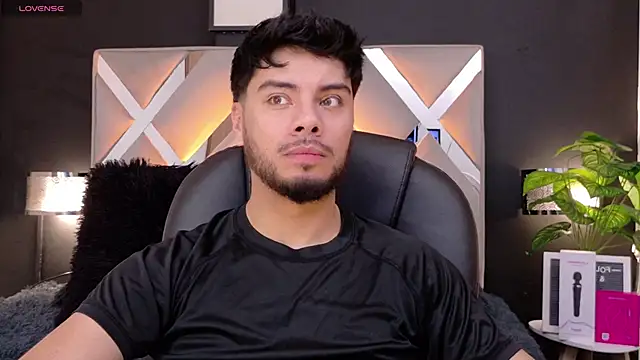 Snapshot of Tommidubois chatting on 11.07.25 Tommidubois online show from 11.07.25