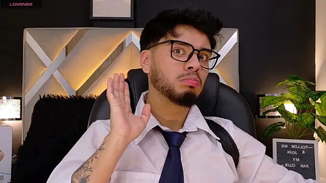 Snapshot of Tommidubois chatting on 11.08.25 Tommidubois online show from 11.08.25