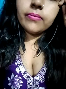 Snapshot of Love-Veronica chatting on 02.25.26 Love-Veronica online show from 02.25.26