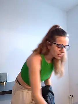 Snapshot of TerrasWildlife chatting on 02.20.25 TerrasWildlife online show from 02.20.25