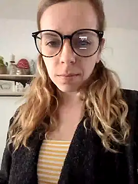 Snapshot of TerrasWildlife chatting on 03.11.25 TerrasWildlife online show from 03.11.25