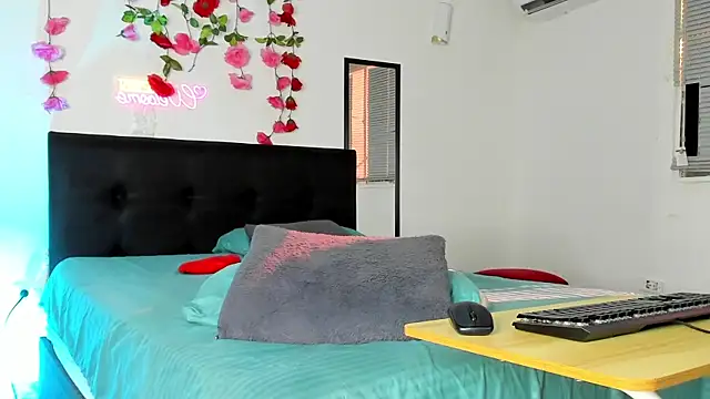 Snapshot of AlanaParker6_ chatting on 01.22.25 AlanaParker6 online show from 01.22.25