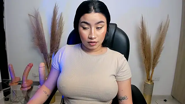 Snapshot of leylaclintonxx chatting on 01.28.25 leylaclintonxx online show from 01.28.25
