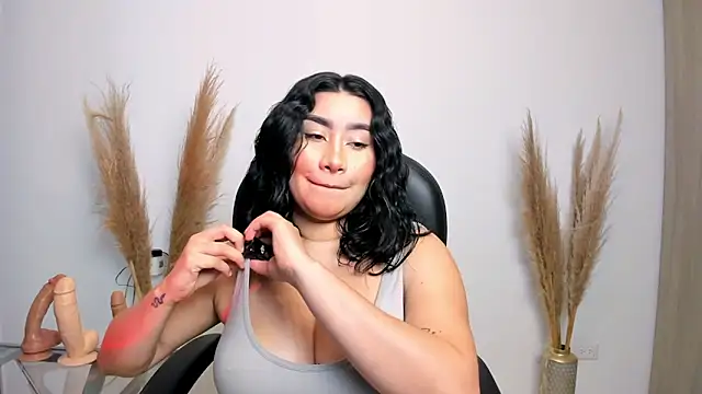 Snapshot of leylaclintonxx chatting on 02.02.25 leylaclintonxx online show from 02.02.25