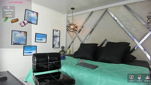 Snapshot of Pandora_Rey2 chatting on 10.10.25 Pandora Rey2 online show from 10.10.25