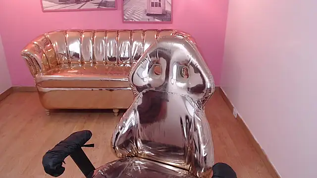 Snapshot of sabrina_jones_t chatting on 12.14.24 sabrina jones t online show from 12.14.24