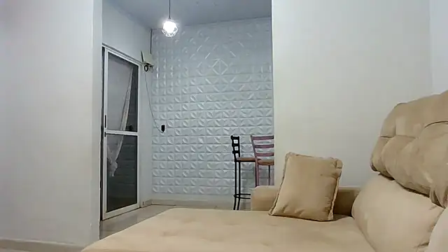 Snapshot of laryvaladares chatting on 10.28.25 laryvaladares online show from 10.28.25