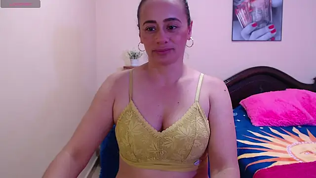 sara florez1 online show from 10.13.25