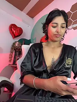 Snapshot of LollaByer chatting on 02.13.26 LollaByer online show from 02.13.26