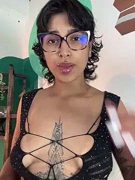 Snapshot of LollaByer chatting on 02.20.26 LollaByer online show from 02.20.26