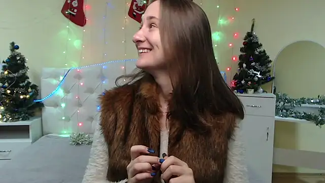 Snapshot of MichelLeee chatting on 12.16.24 MichelLeee online show from 12.16.24