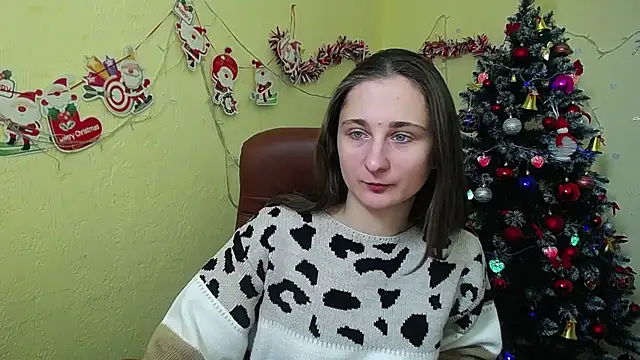 Snapshot of MichelLeee chatting on 12.17.24 MichelLeee online show from 12.17.24