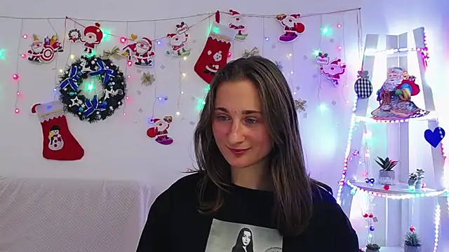 Snapshot of MichelLeee chatting on 12.21.24 MichelLeee online show from 12.21.24