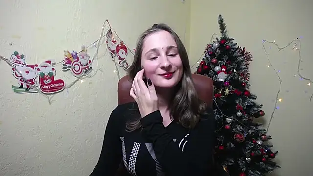 Snapshot of MichelLeee chatting on 12.24.24 MichelLeee online show from 12.24.24