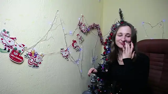 Snapshot of MichelLeee chatting on 12.26.24 MichelLeee online show from 12.26.24