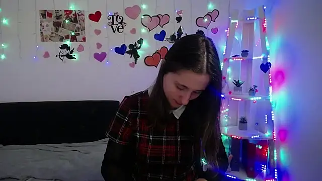 Snapshot of MichelLeee chatting on 01.21.25 MichelLeee online show from 01.21.25
