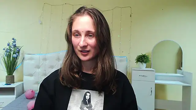 Snapshot of MichelLeee chatting on 01.28.25 MichelLeee online show from 01.28.25