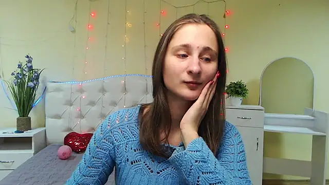 Snapshot of MichelLeee chatting on 02.06.25 MichelLeee online show from 02.06.25