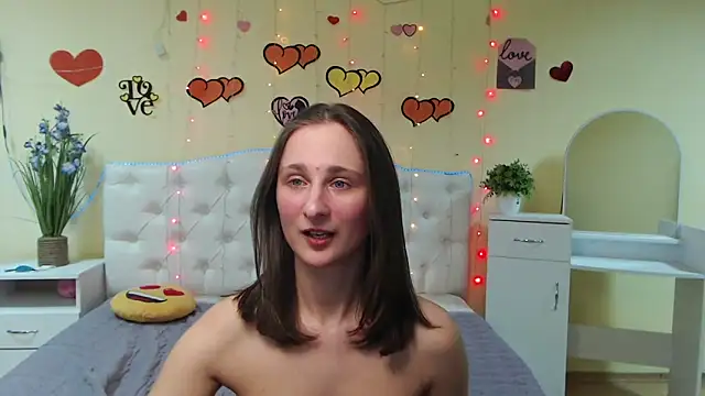 Snapshot of MichelLeee chatting on 02.17.25 MichelLeee online show from 02.17.25