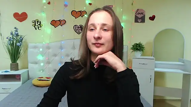 Snapshot of MichelLeee chatting on 02.18.25 MichelLeee online show from 02.18.25