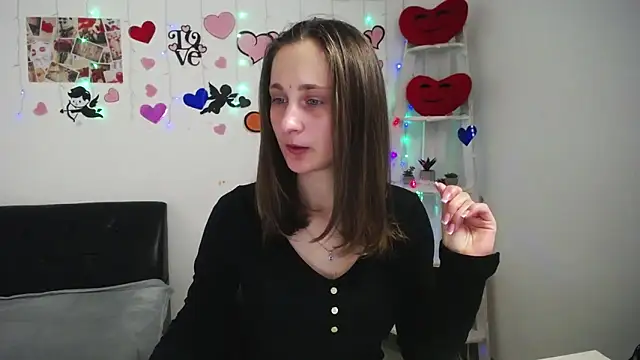 Snapshot of MichelLeee chatting on 02.27.25 MichelLeee online show from 02.27.25