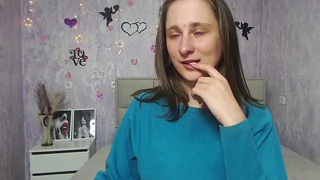 Snapshot of MichelLeee chatting on 03.03.25 MichelLeee online show from 03.03.25