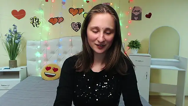 Snapshot of MichelLeee chatting on 03.05.25 MichelLeee online show from 03.05.25