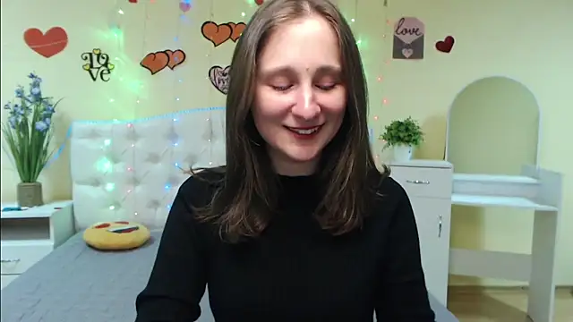 Snapshot of MichelLeee chatting on 03.10.25 MichelLeee online show from 03.10.25