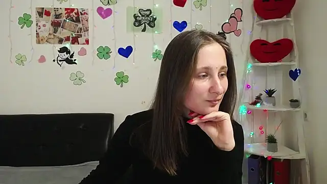 Snapshot of MichelLeee chatting on 03.18.25 MichelLeee online show from 03.18.25