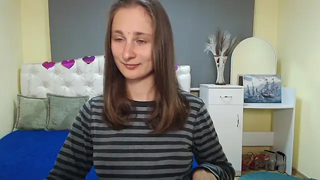 Snapshot of MichelLeee chatting on 10.01.25 MichelLeee online show from 10.01.25