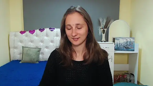 Snapshot of MichelLeee chatting on 10.06.25 MichelLeee online show from 10.06.25