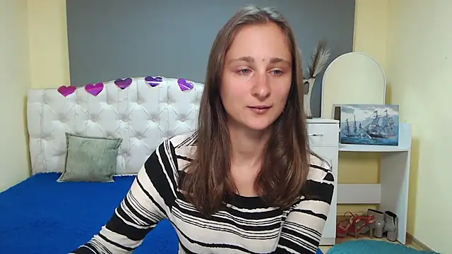 Snapshot of MichelLeee chatting on 10.09.25 MichelLeee online show from 10.09.25