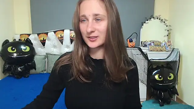 Snapshot of MichelLeee chatting on 10.20.25 MichelLeee online show from 10.20.25