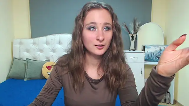 Snapshot of MichelLeee chatting on 11.05.25 MichelLeee online show from 11.05.25