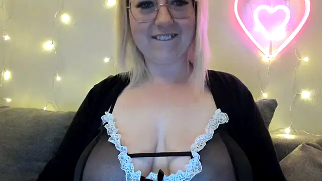 Lillyloo  online show from 12.12.24