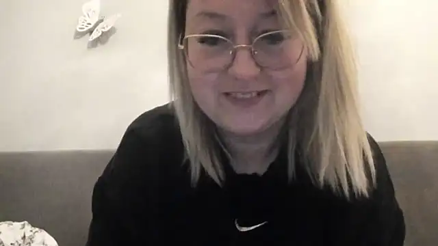 Lillyloo  online show from 03.16.25