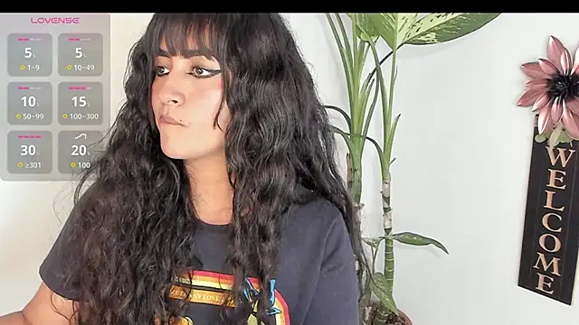 Snapshot of Lady_Rey chatting on 10.17.25 Lady Rey online show from 10.17.25