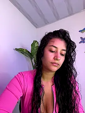 Snapshot of Lady_Rey chatting on 10.19.25 Lady Rey online show from 10.19.25