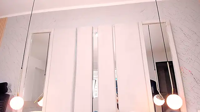 AriannaRussell  online show from 12.22.24