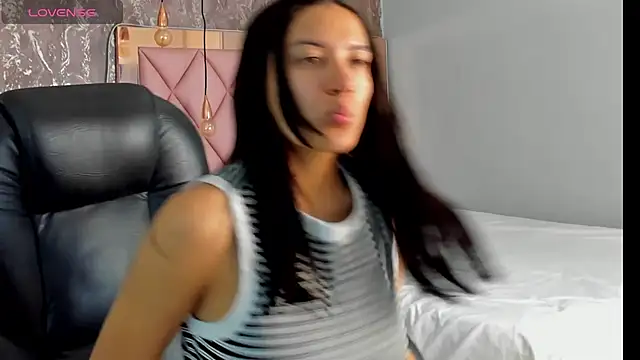 SKYLERWHIITEE online show from 01.08.25