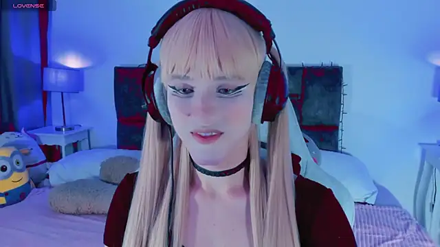 Snapshot of Kirmyy_ chatting on 09.30.25 Kirmyy online show from 09.30.25