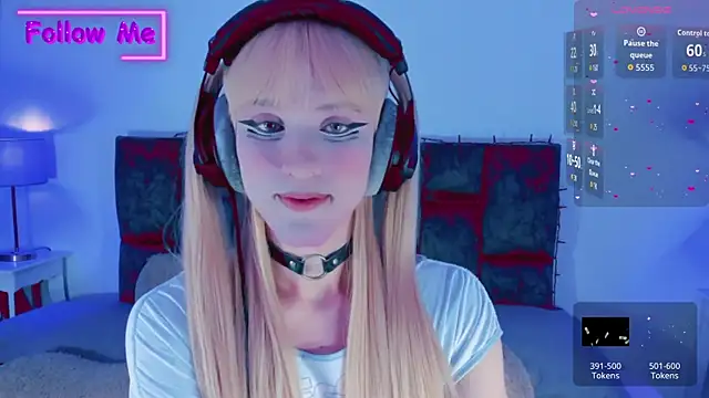 Snapshot of Kirmyy_ chatting on 10.13.25 Kirmyy online show from 10.13.25