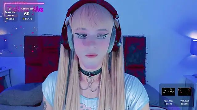 Snapshot of Kirmyy_ chatting on 10.20.25 Kirmyy online show from 10.20.25