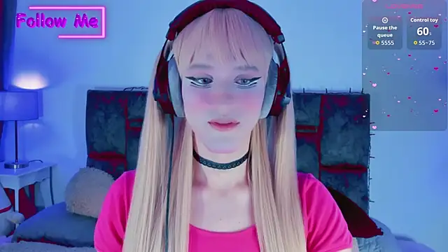 Snapshot of Kirmyy_ chatting on 10.24.25 Kirmyy online show from 10.24.25