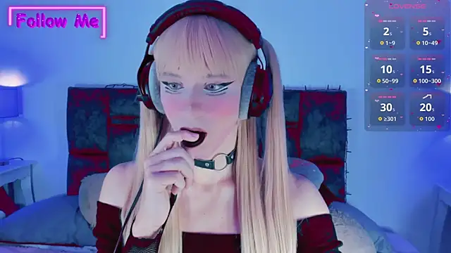 Snapshot of Kirmyy_ chatting on 10.26.25 Kirmyy online show from 10.26.25