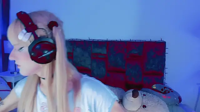 Snapshot of Kirmyy_ chatting on 11.02.25 Kirmyy online show from 11.02.25