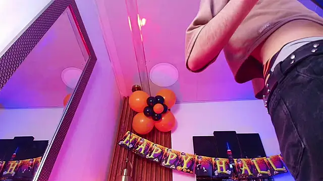 Snapshot of Noah_Xitruxx chatting on 10.09.25 Noah Xitruxx online show from 10.09.25