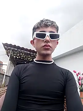 Snapshot of Noah_Xitruxx chatting on 10.09.25 Noah Xitruxx online show from 10.09.25